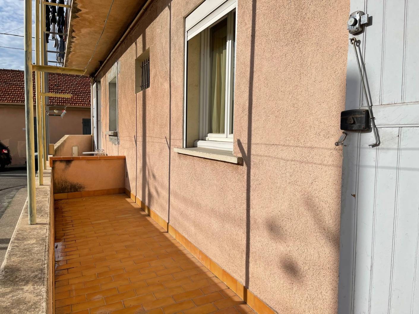 SAINT-ANDRE 16EME. Appartement T3 en RDC avec terrasse et cave