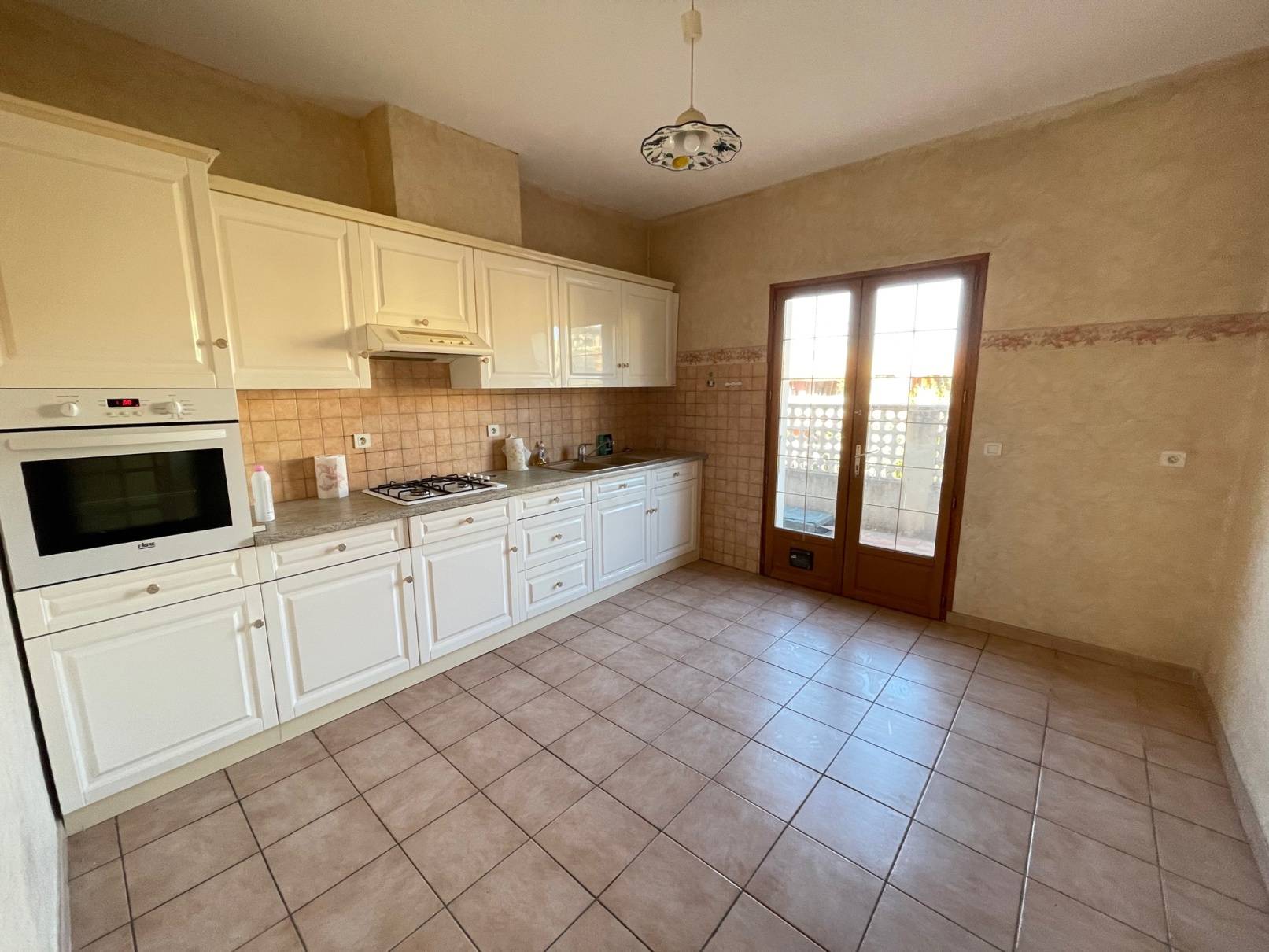 L'ESTAQUE 16EME. Grand appartement T4/5 avec terrasse et cave.