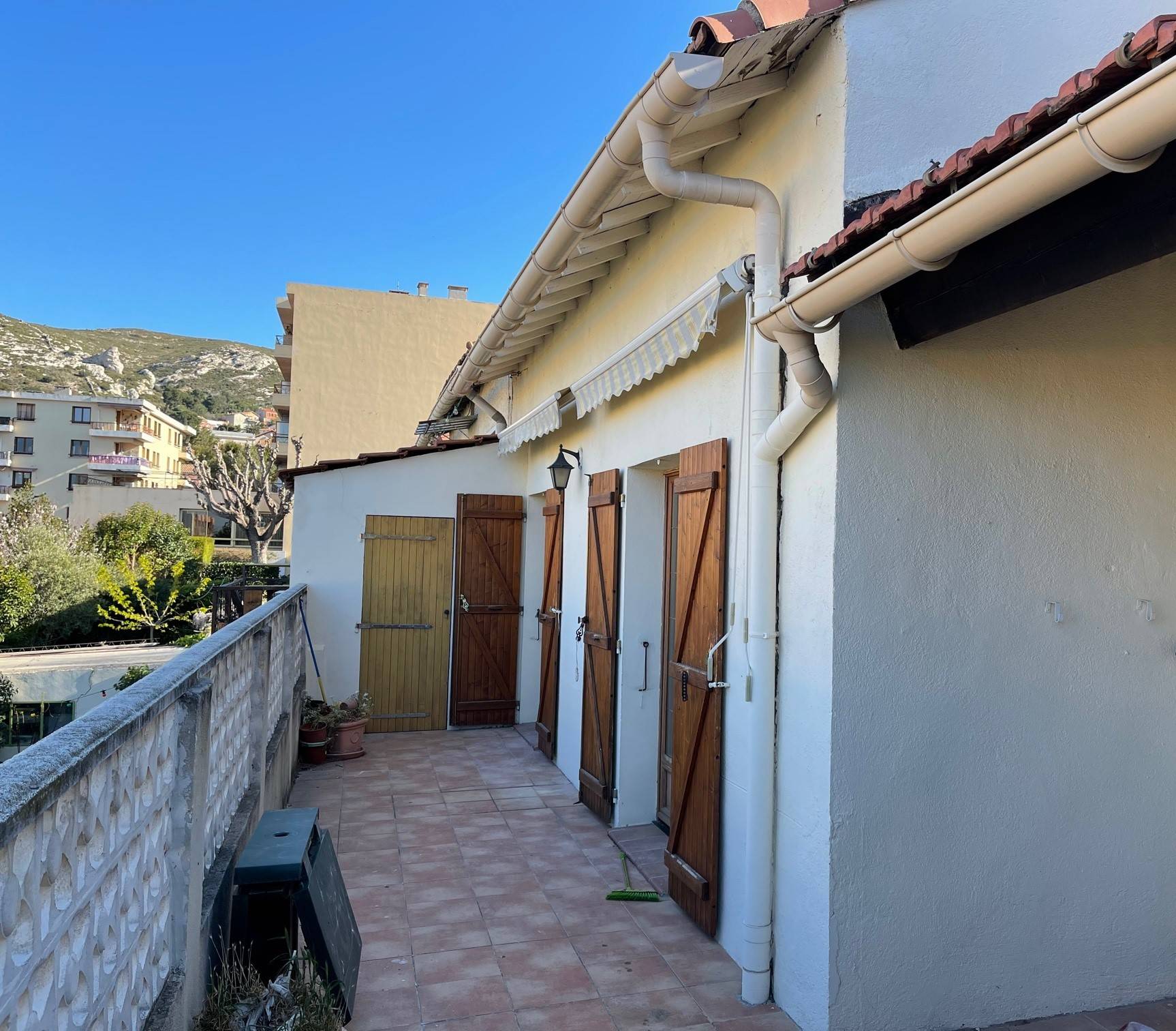 L'ESTAQUE 16EME. Grand appartement T4/5 avec terrasse et cave.