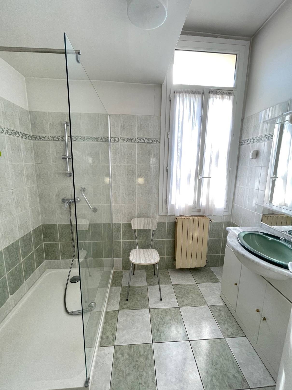 L'ESTAQUE 16EME. Grand appartement T4/5 avec terrasse et cave.