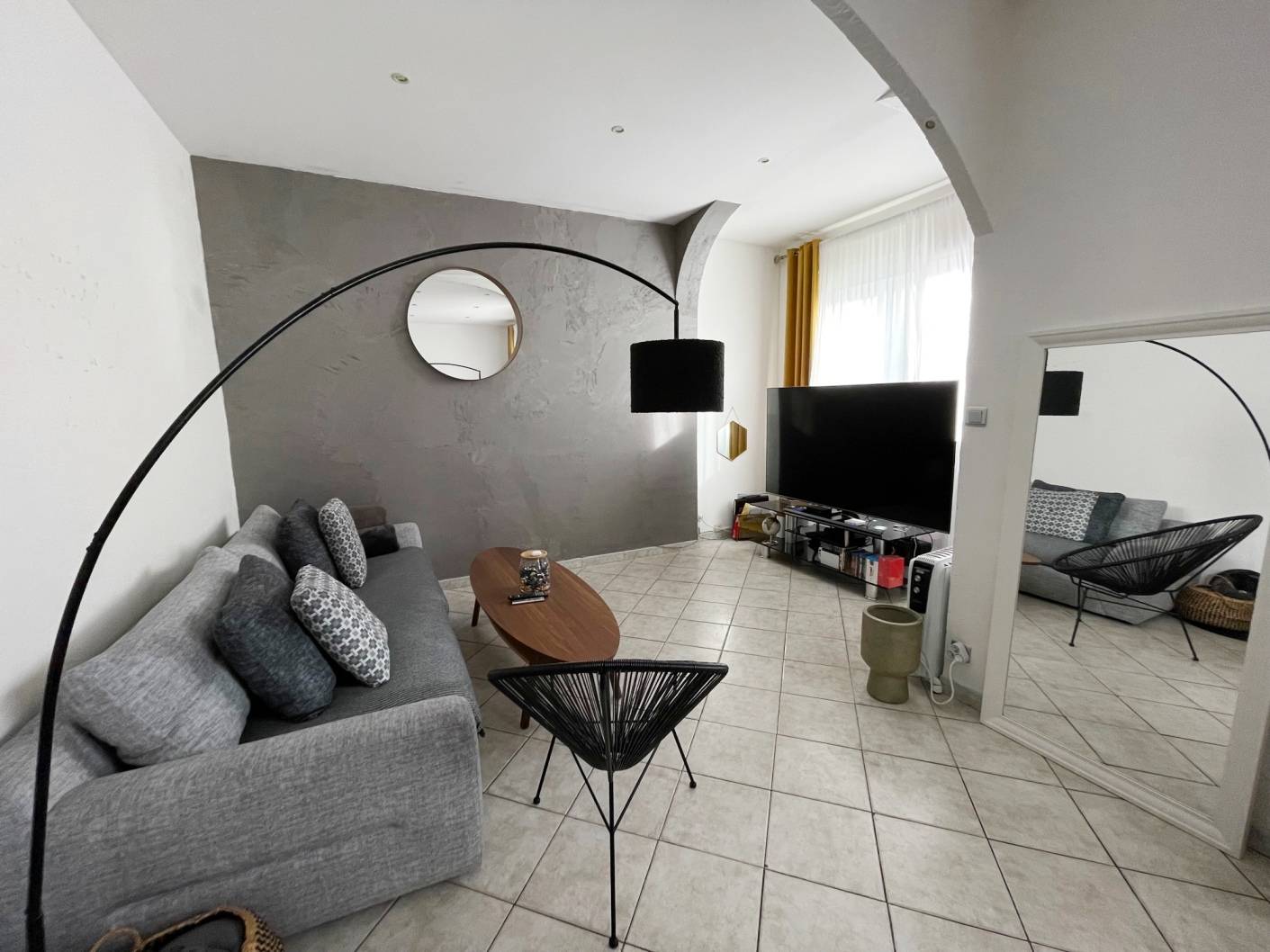 HAUTEURS DE L'ESTAQUE . Appartement T3 de 60 m² petite copropriété. Excellent état. Cave