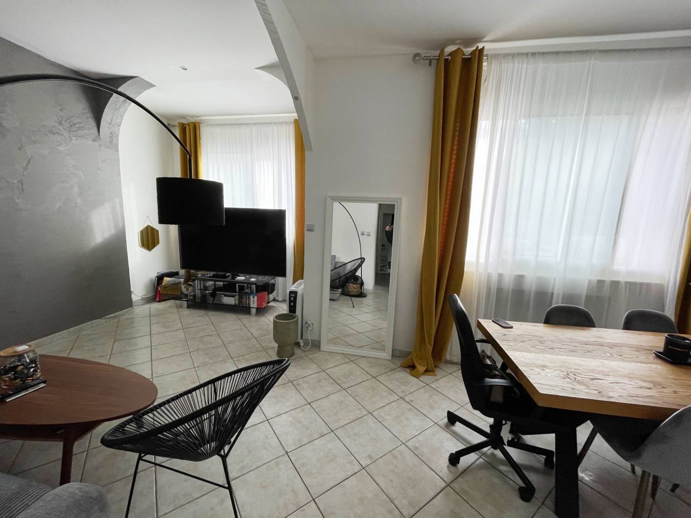 HAUTEURS DE L'ESTAQUE . Appartement T3 de 60 m² petite copropriété. Excellent état. Cave