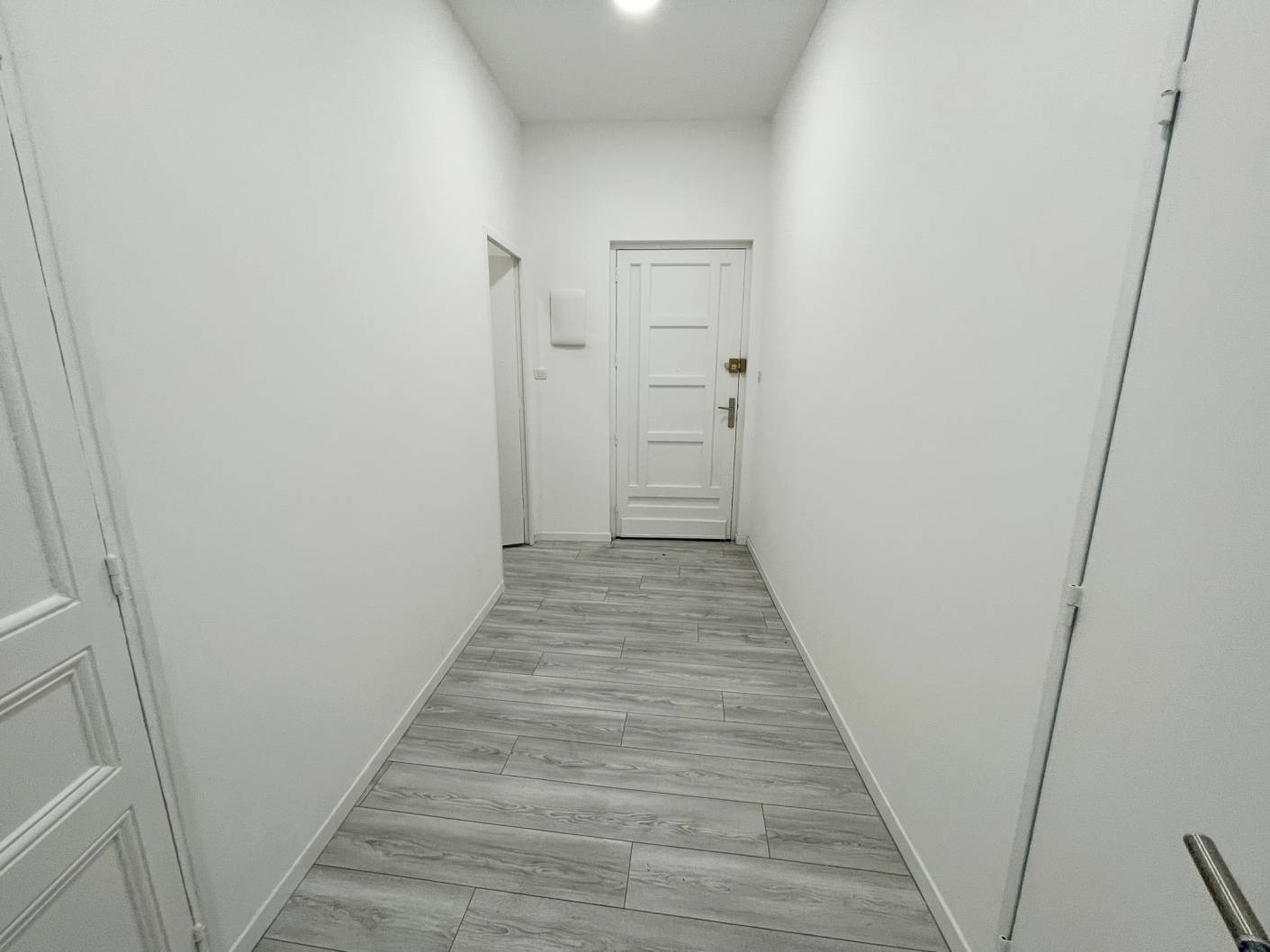 L'ESTAQUE GARE 16EME. Appartement t3 neuf situé au rez-de-chaussée avec terrasse