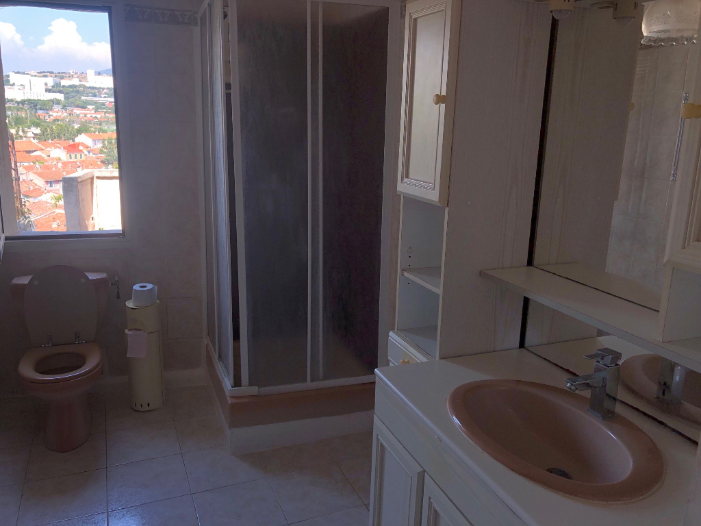 Appartement T3 13016 mourepiane Belle vue dégagée, terrain en restanque attenant et grande dépendance