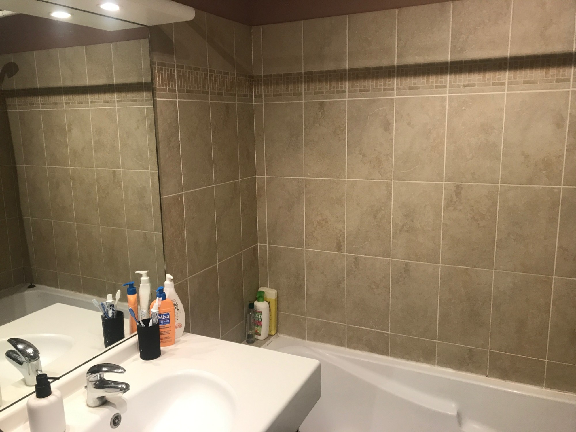 Appartement T2 Marseille 13015 SAINT-LOUIS Résidence récente et fermée. Parking privatif